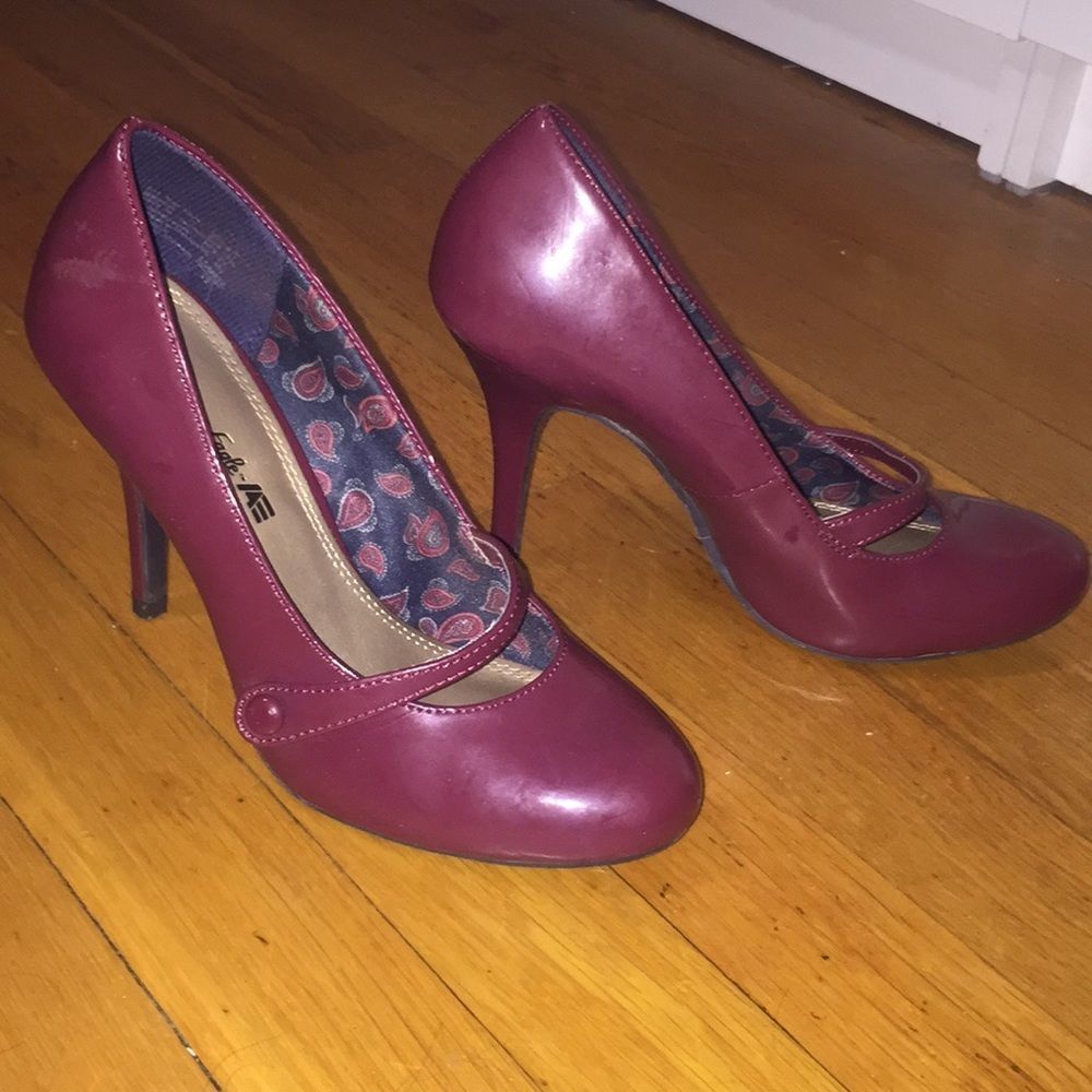 DONATING 6.21.24 - American Eagle 6 Maroon pumps w strap - Picture 14 of 16